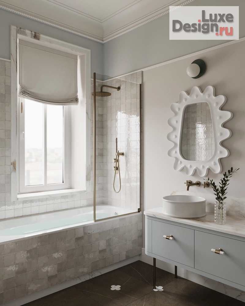 Дизайн интерьера ванной "Ванные комнаты с отделкой из натурального мрамора и винтажными светильниками." (фото 11)