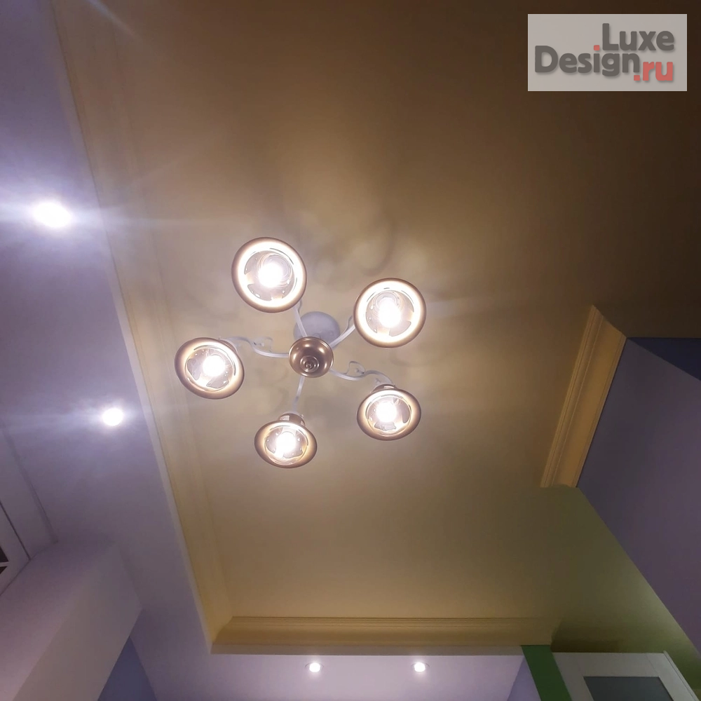 Дизайн интерьера однокомнатной квартиры "Сказка или квартира с цветными потолками" (фото 16)