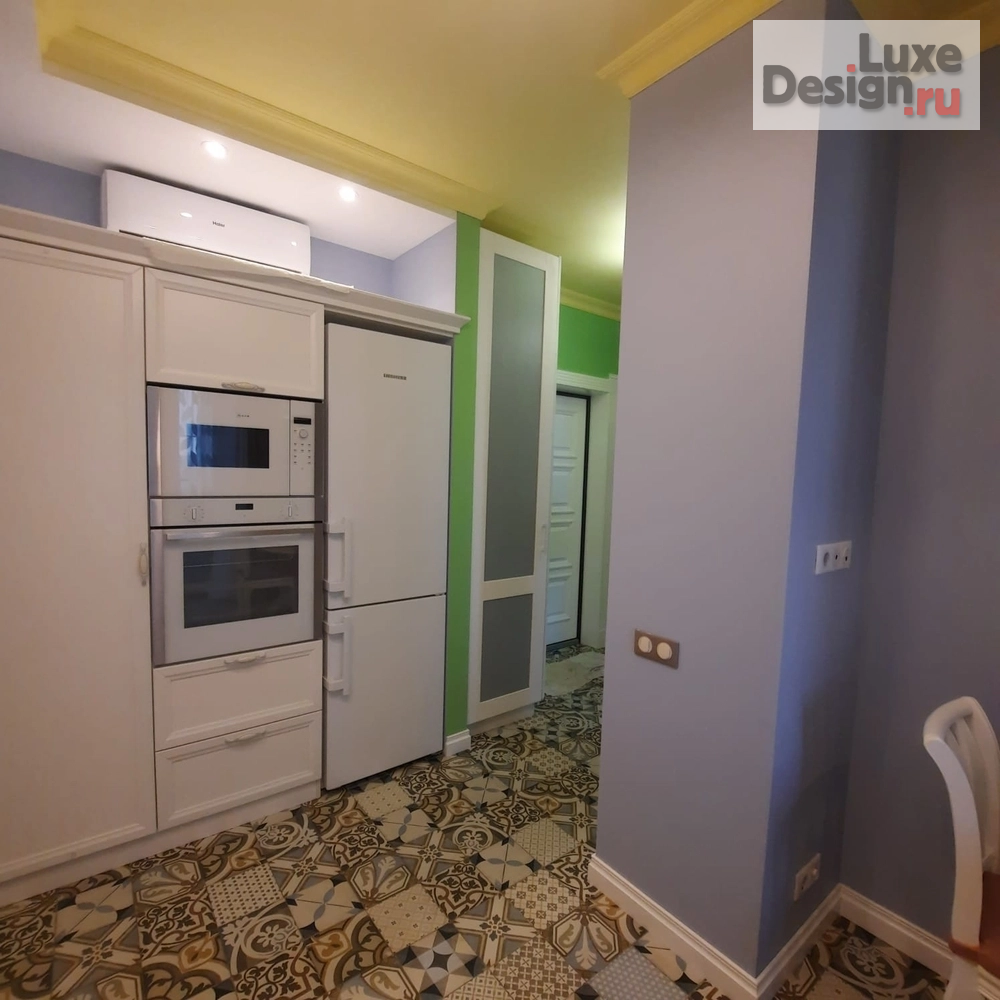 Дизайн интерьера однокомнатной квартиры "Сказка или квартира с цветными потолками" (фото 17)