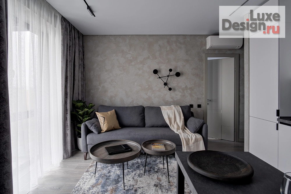 Дизайн интерьера двухкомнатной квартиры "Монохромный интерьер для холостяка Квартира в ЖК «Дискавери»" (фото 1)