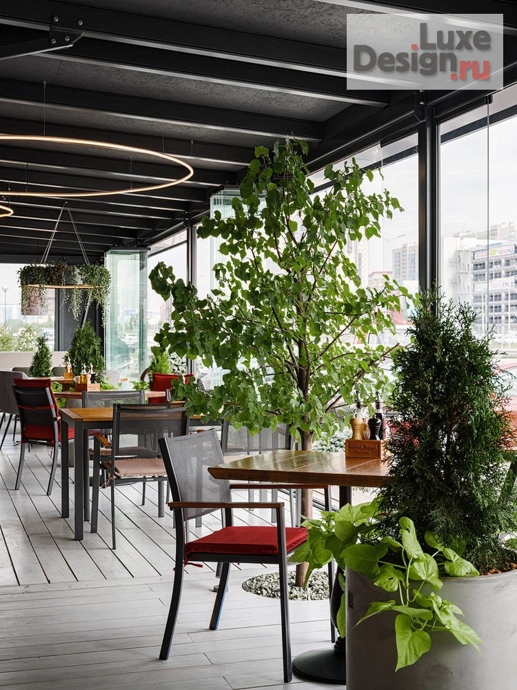 Дизайн интерьера ресторана "Летняя терраса ресторана Mama Roma (г.Красноярск)" (фото 5)