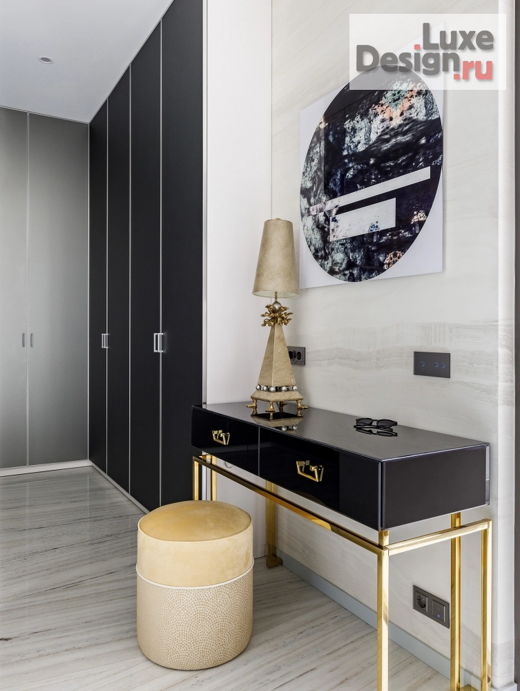 Дизайн интерьера двухкомнатной квартиры "Квартира с решеткой Летнего сада " (фото 2)