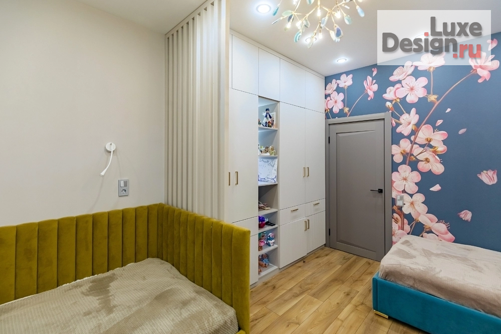 Дизайн интерьера трехкомнатной квартиры "Квартира для современной семьи с яркими цветовыми акцентами" (фото 23)