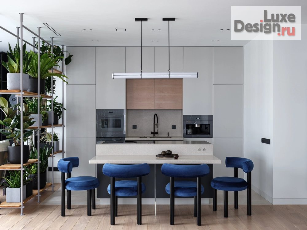 Дизайн интерьера апартаментов "Апартаменты для молодой девушки в 100 м²" (фото 1)