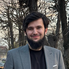 Дизайнер интерьера Гилани Евлоев