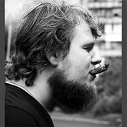 Дизайнер интерьера Максим Олегович 